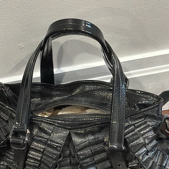 BURBERRY Black Patent Leather Cartridge Pleated Large Lowry Tote Bag - Picture 3 of 7